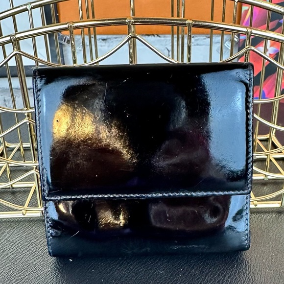Chanel black patent leather bifold wallet - Picture 4 of 16